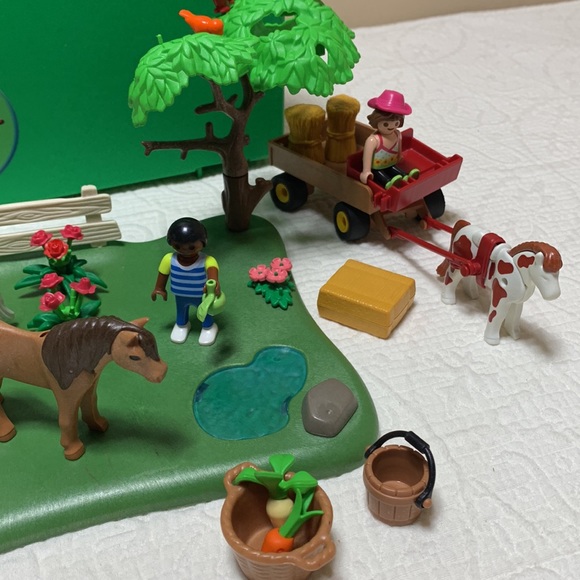 Pony Pasture/Hay Wagon 40th Anniversary Set 5457 - Playmobil Country - Picture 3 of 13